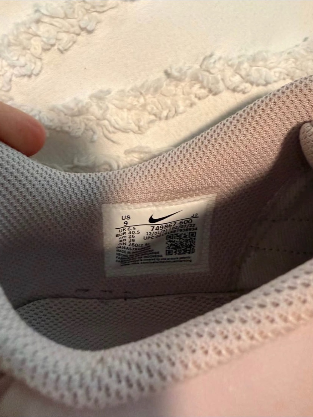 Nike Women's Light Purple Mesh Athletic Sneaker